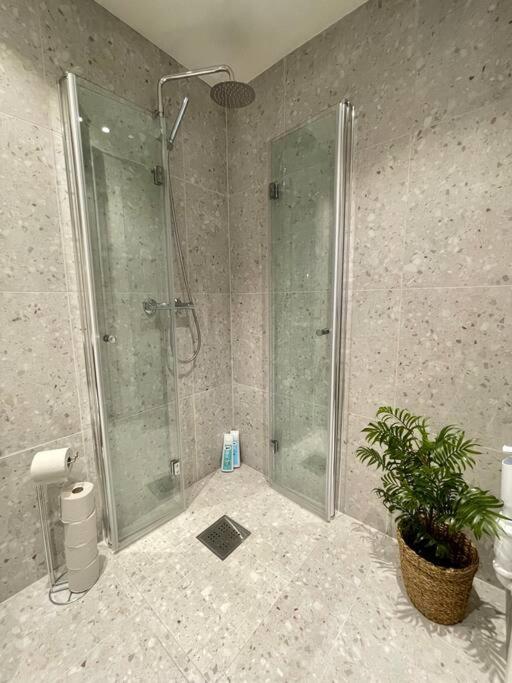 Modern And Cozy Studio Apartment In Central ออสโล ภายนอก รูปภาพ
